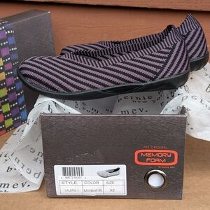 bernie mev. Kids Black and Purple Slip-On Loafers (New)